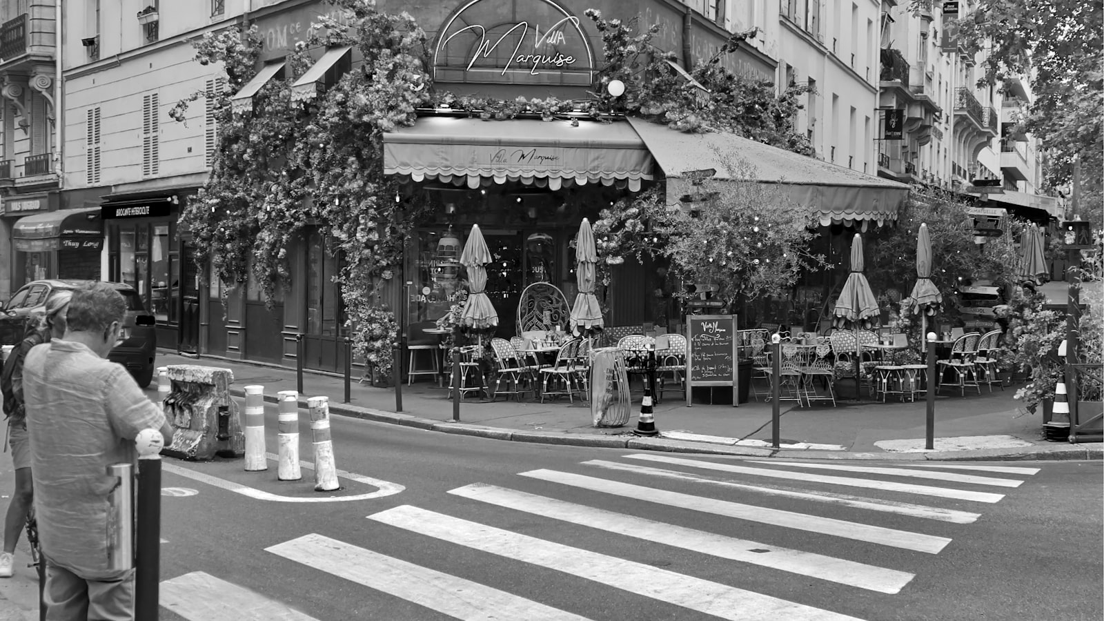 Libération — accès camion déménagement, façades typiques, parking